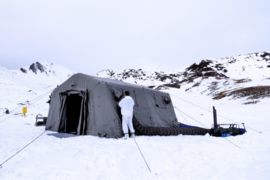 LANCO testet aufblasbares Zelt in den österreichischen Alpen  LANCO testet aufblasbares Zelt in den österreichischen Alpen