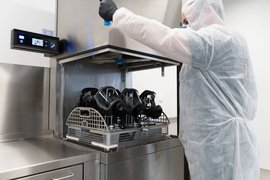 Technik und Planung zur Schwarz-Weiß-Trennung in der Atemschutzwerkstatt Technik und Planung zur Schwarz-Weiß-Trennung in der Atemschutzwerkstatt